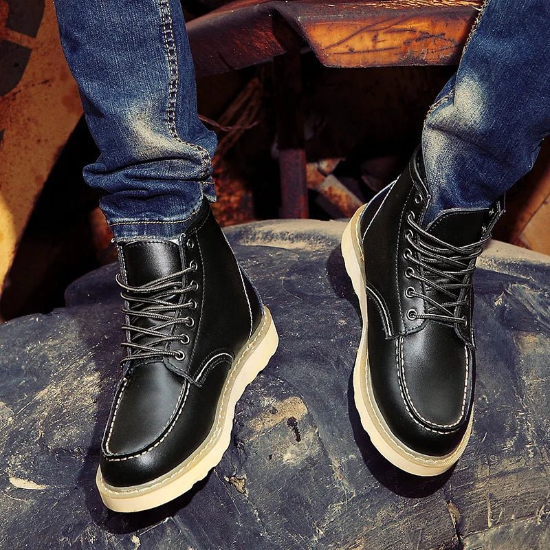 Men’s Lace-Up Moc Toe Boots with Rugged Sole and Casual Street Style